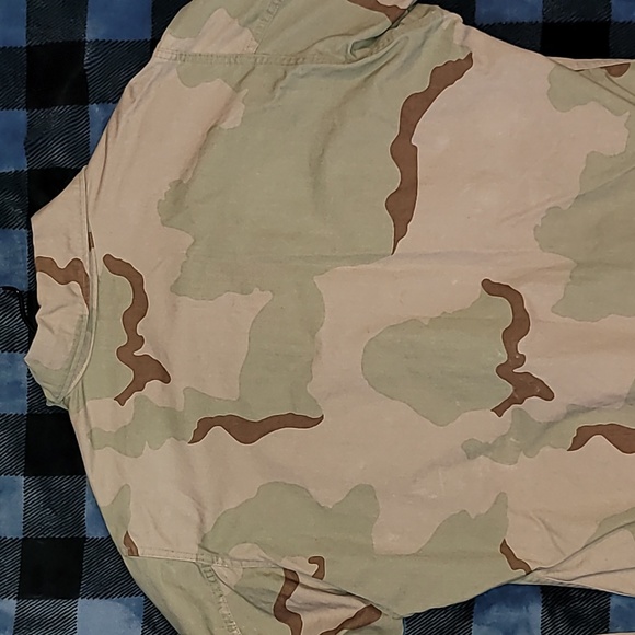 Desert Camo button-up shirt-jacket. Field coat.  4 pockets.  Military issue.  L. - Picture 11 of 11